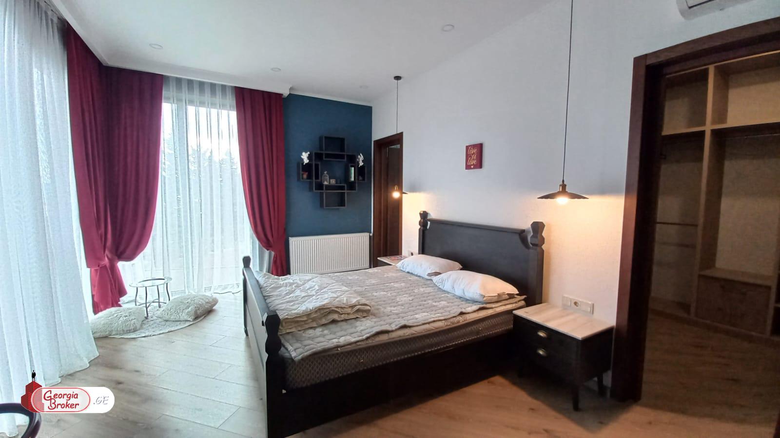 продается дом с новым ремонтом 11-комнат